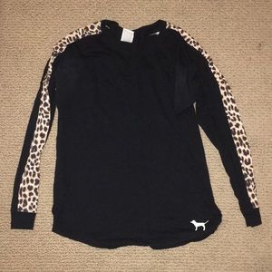 Black long sleeve with cheetah print stripe